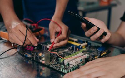 Electrician Answering Service vs. DIY Phone Handling: What Works Best?